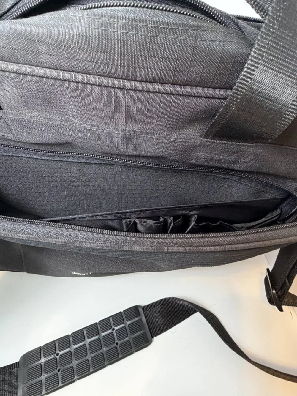 Leeds 8500 Briefcase 16